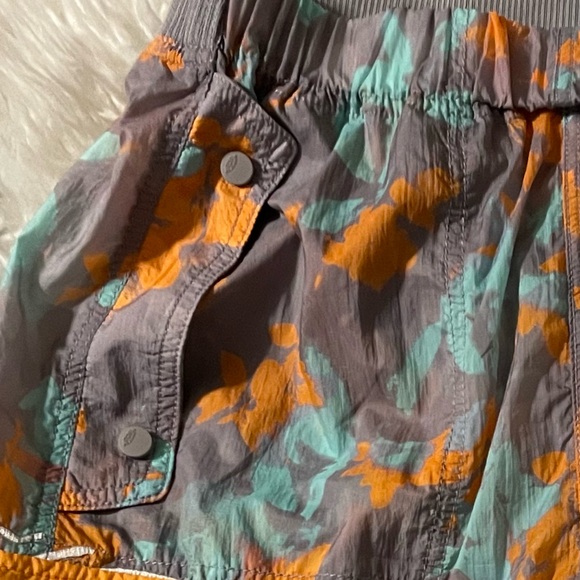 Free People FP Movement NWT Women’s Colorburst Hiking Short, Humming Floral. M - Picture 7 of 13